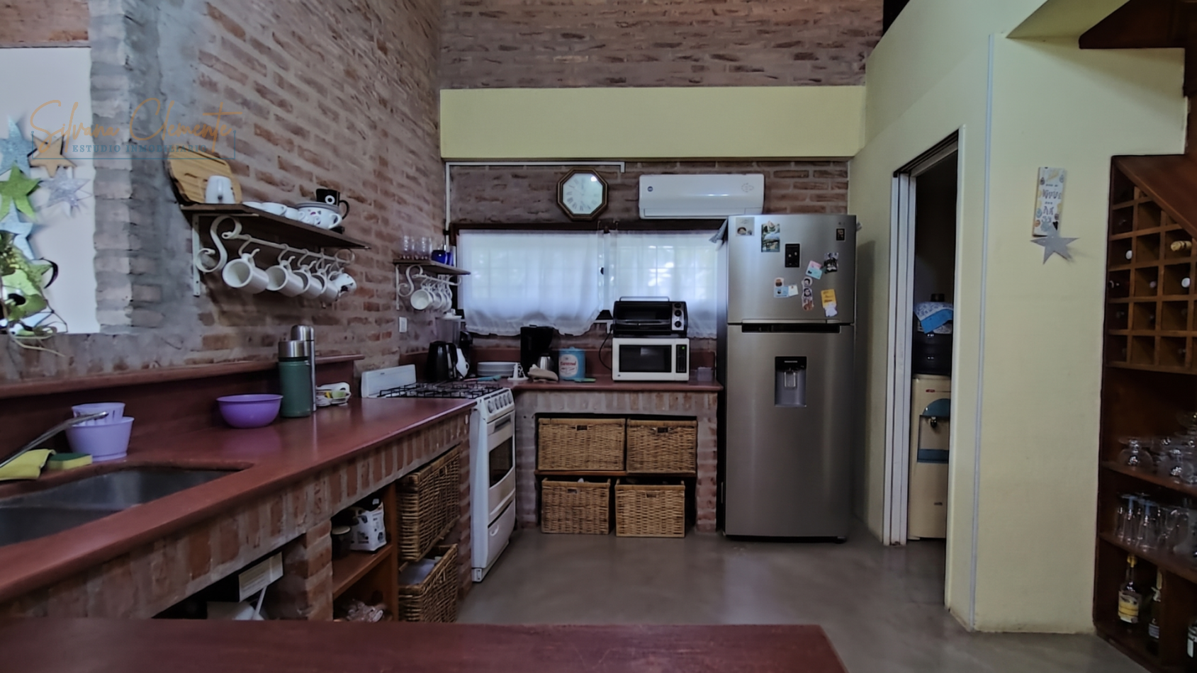 Hermosa casa 4 ambientes sobre doble lote con parque, quincho y parrilla