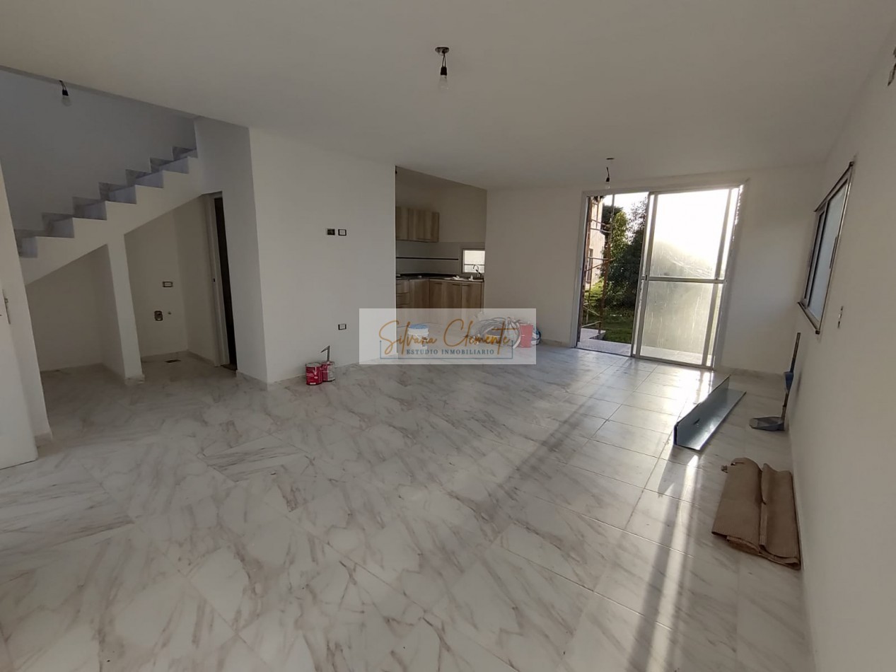 Venta Casa 4 Ambientes con Parque y Parrilla - ¡Oportunidad!