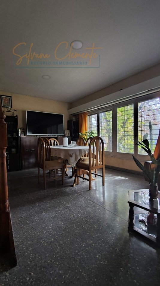 CASA EN BELLA VISTA CON DEPARTAMENTO INDEPENDIENTE, TERRAZA Y GARAJE