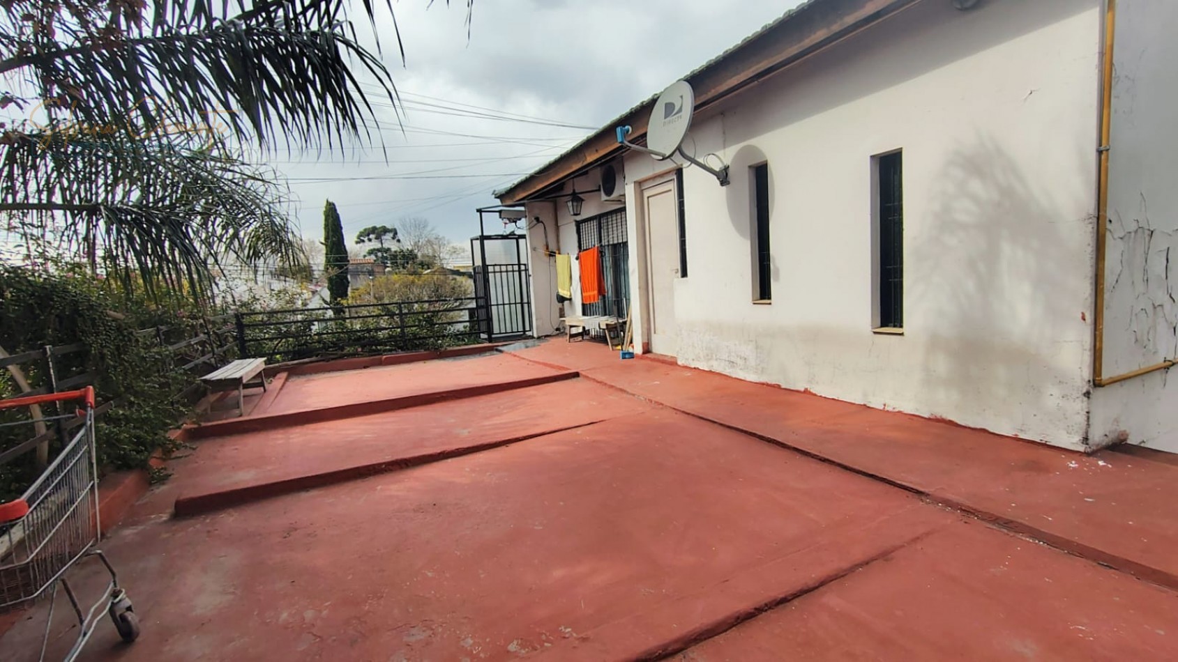 CASA EN BELLA VISTA CON DEPARTAMENTO INDEPENDIENTE, TERRAZA Y GARAJE