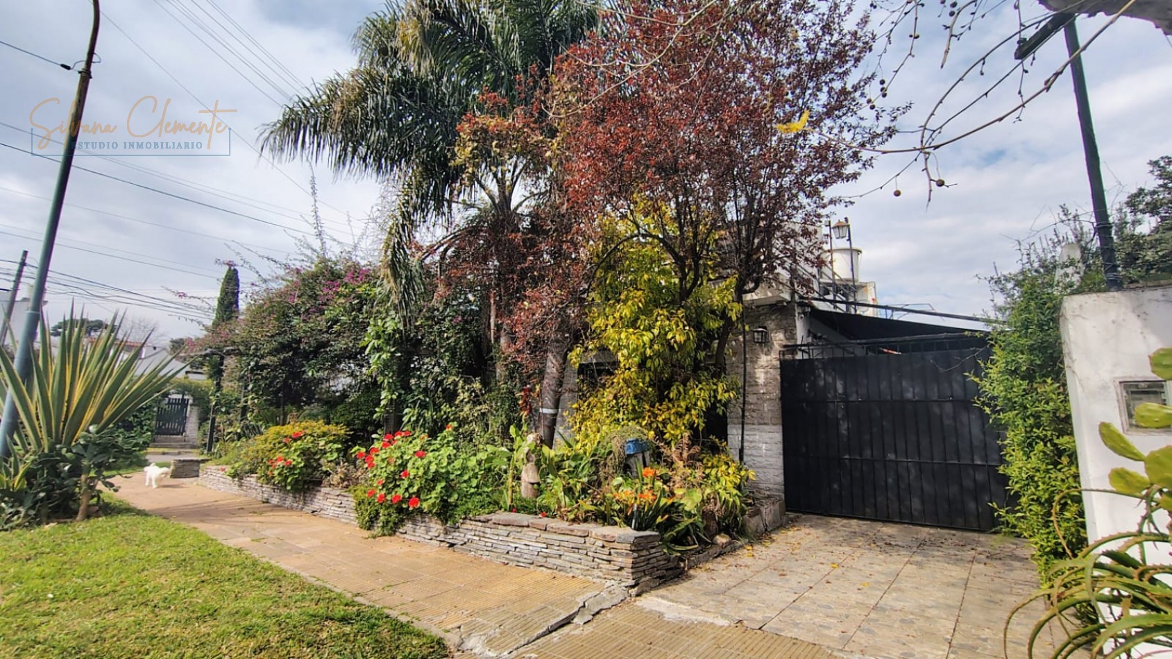 CASA EN BELLA VISTA CON DEPARTAMENTO INDEPENDIENTE, TERRAZA Y GARAJE