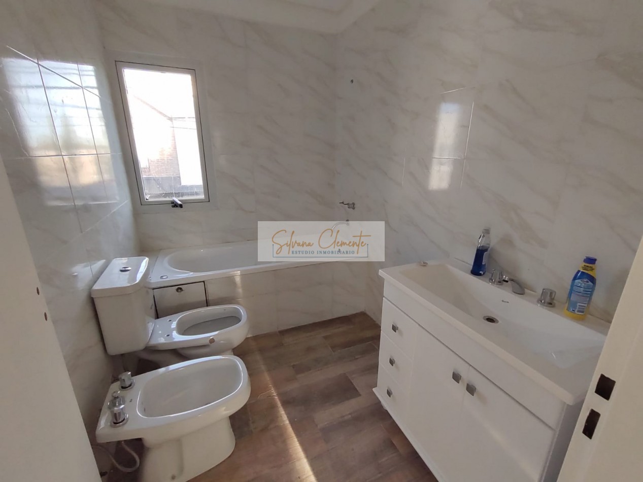 Venta Casa 4 Ambientes con Parque y Parrilla - ¡Oportunidad!