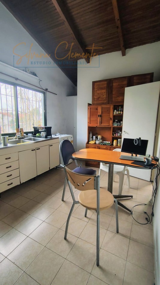 CASA EN BELLA VISTA CON DEPARTAMENTO INDEPENDIENTE, TERRAZA Y GARAJE