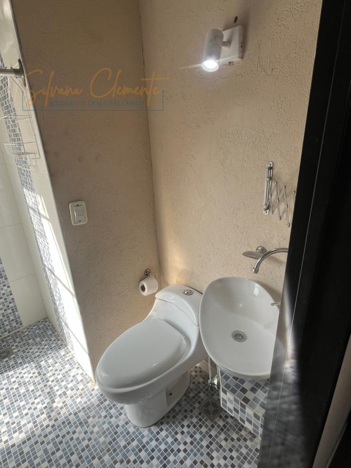 Casa 5 Ambientes en Barrio Privado | 4 Dormitorios, Pileta y Quincho