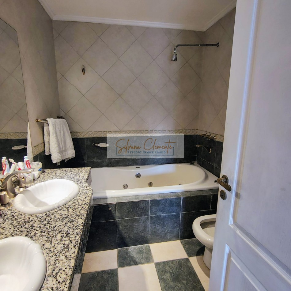 Casa en Venta San Miguel - 5 ambientes Pileta, Quincho y Cochera