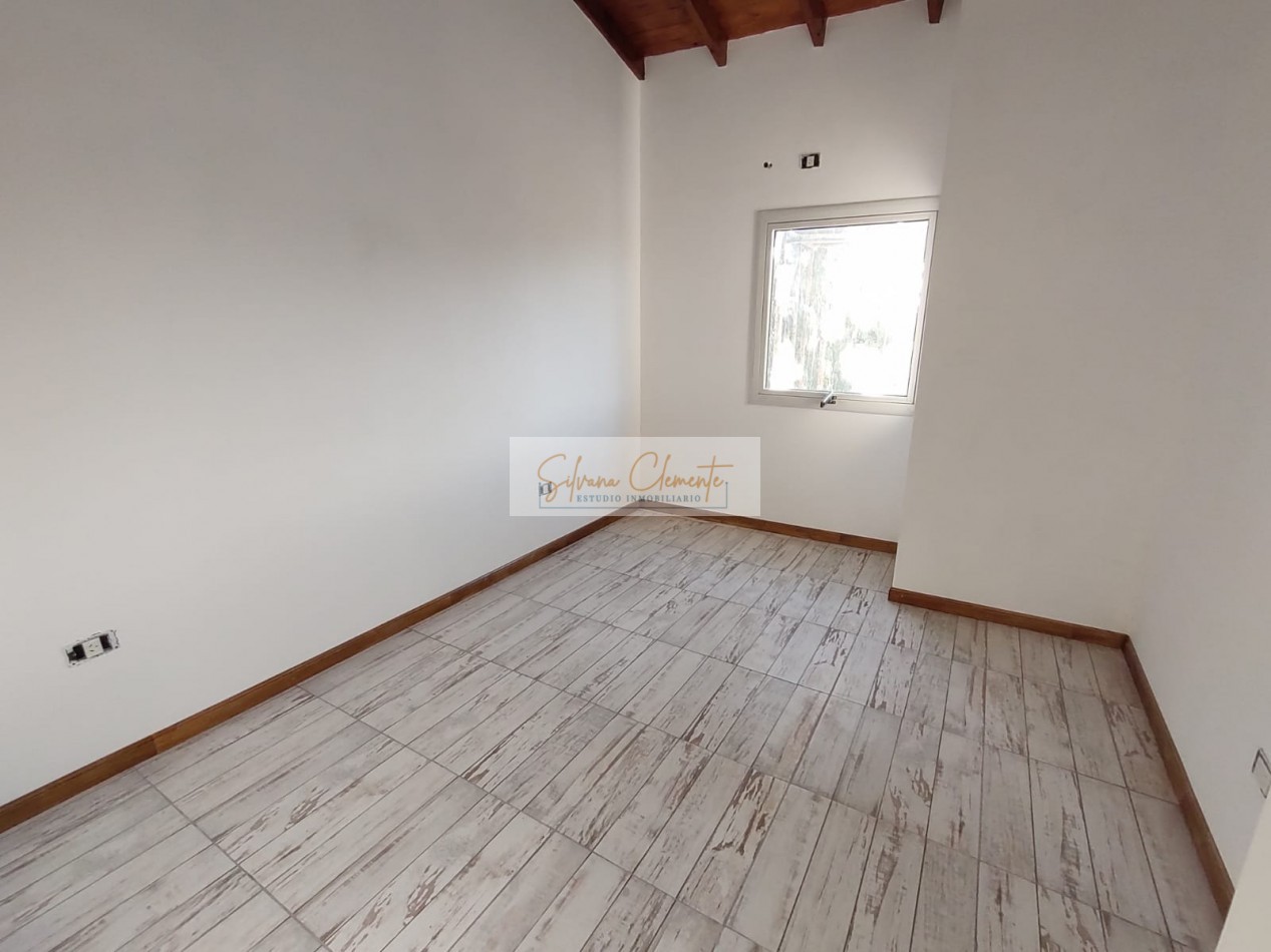 Venta Casa 4 Ambientes con Parque y Parrilla - ¡Oportunidad!