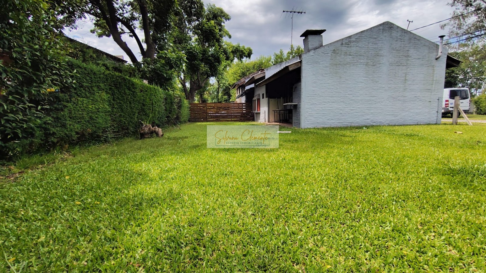 Hermosa casa 4 amb en doble lote en Barrio Privado Weekend Escobar