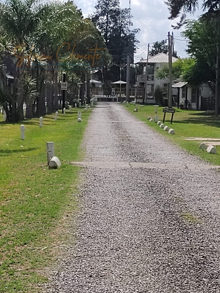Hermosa casa 4 ambientes sobre doble lote con parque, quincho y parrilla