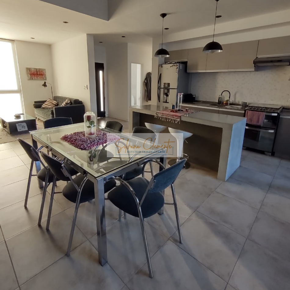 Hermosa casa 3 ambientes en dos plantas con parque parrilla y jacuzzi en Barrio Cerrado Escobar