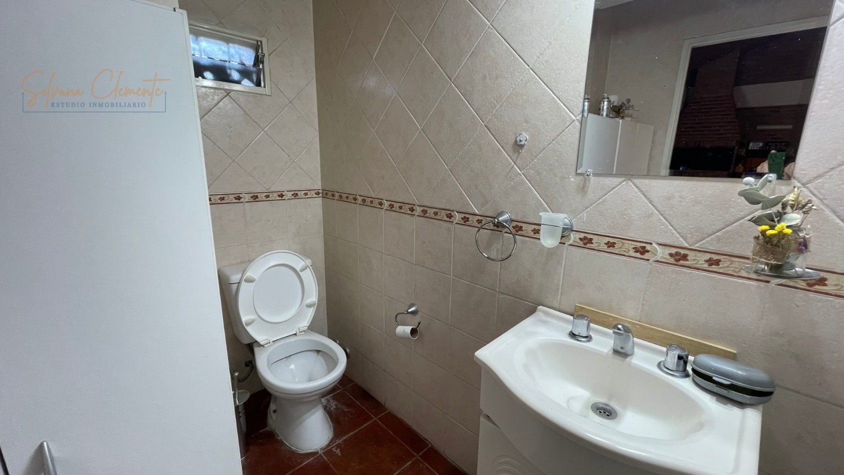 Hermosa casa 4 ambientes sobre doble lote con parque, quincho y parrilla