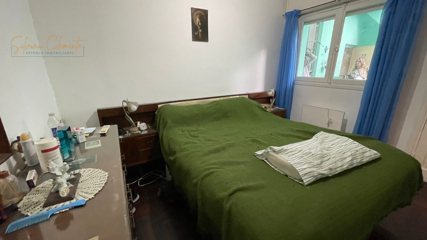 Casa Multifamiliar en Venta con Dos Viviendas, Amplio Patio y Terraza