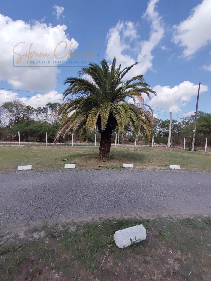 Hermosa casa 4 ambientes sobre doble lote con parque, quincho y parrilla