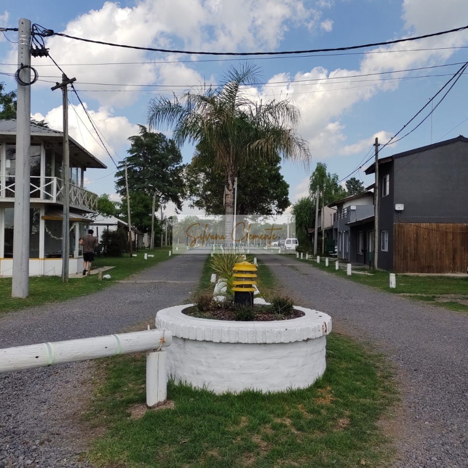 Divina casa 2 lotes, 3 ambientes con hermoso parque y pileta en Country Weekend Escobar