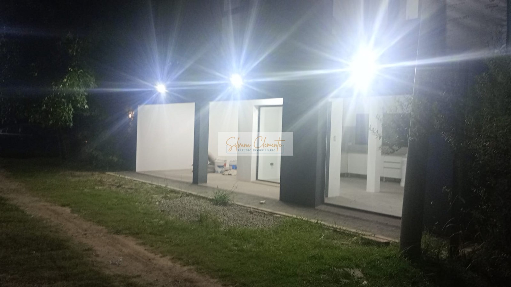 Casa en alquiler en Weekend - 4 Ambientes con parque y parrilla