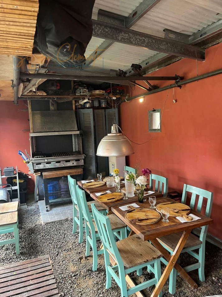 Casa 5 Ambientes en Barrio Privado | 4 Dormitorios, Pileta y Quincho