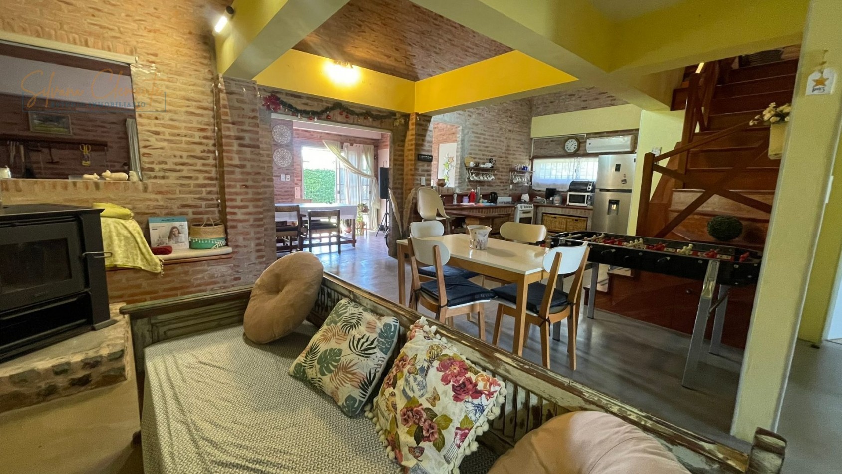 Hermosa casa 4 ambientes sobre doble lote con parque, quincho y parrilla