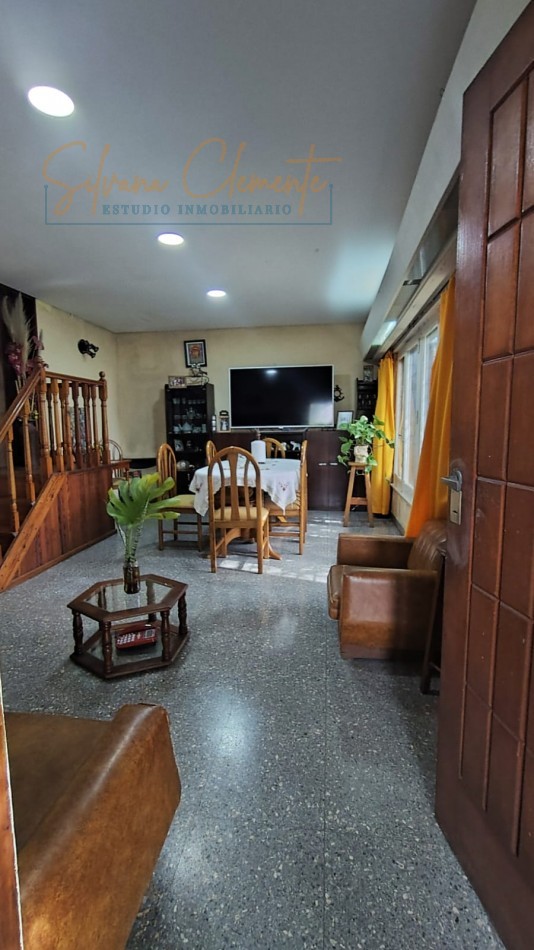 CASA EN BELLA VISTA CON DEPARTAMENTO INDEPENDIENTE, TERRAZA Y GARAJE