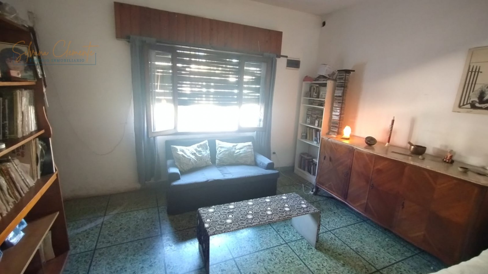 Casa en Castelar con Gran Fondo y Excelente Potencial A Modernizar