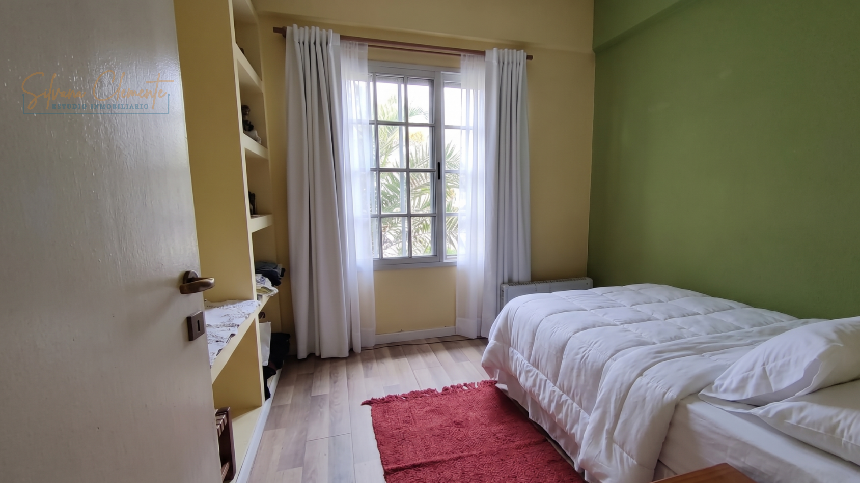 Hermosa casa 4 ambientes sobre doble lote con parque, quincho y parrilla