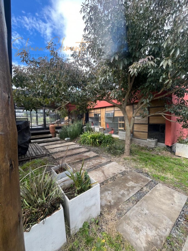 Casa 5 Ambientes en Barrio Privado | 4 Dormitorios, Pileta y Quincho