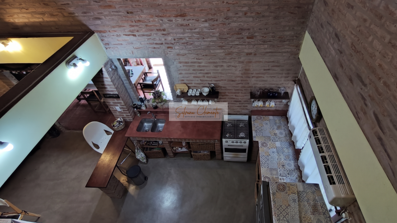 Hermosa casa 4 ambientes sobre doble lote con parque, quincho y parrilla