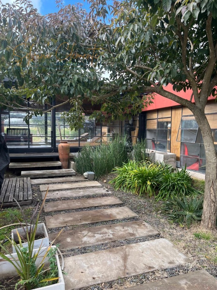Casa 5 Ambientes en Barrio Privado | 4 Dormitorios, Pileta y Quincho