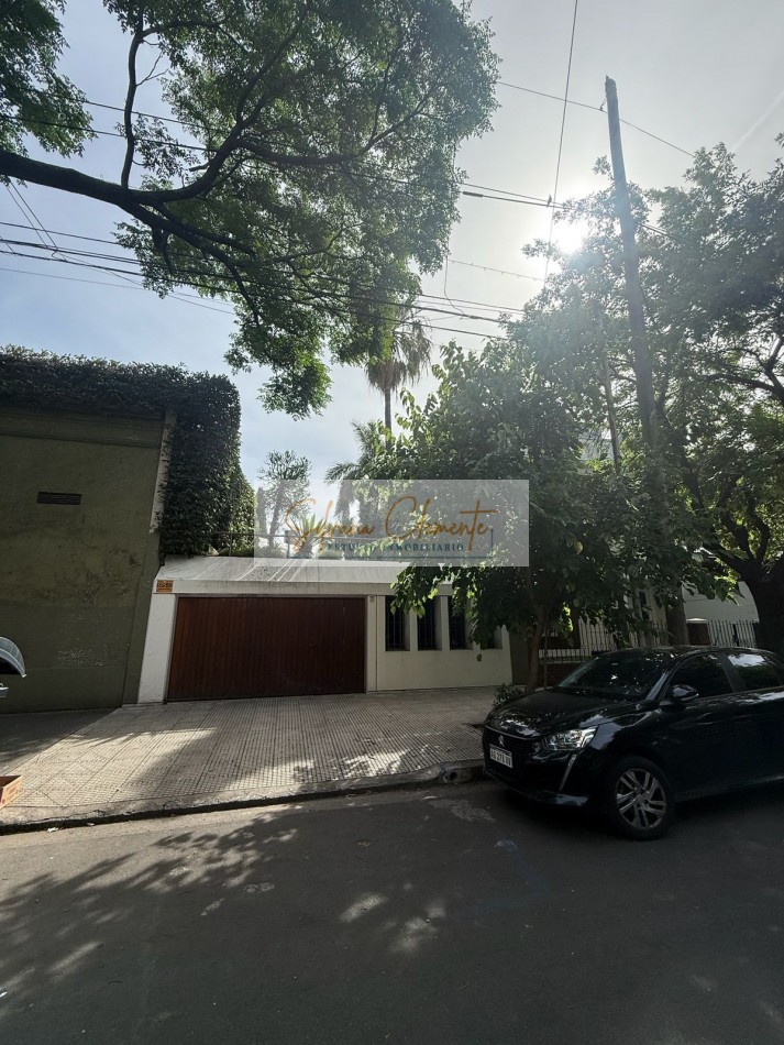 Casa 5 ambientes en Villa Devoto - Lote propio a dos calles