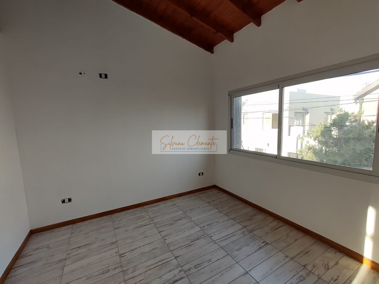 Venta Casa 4 Ambientes con Parque y Parrilla - ¡Oportunidad!