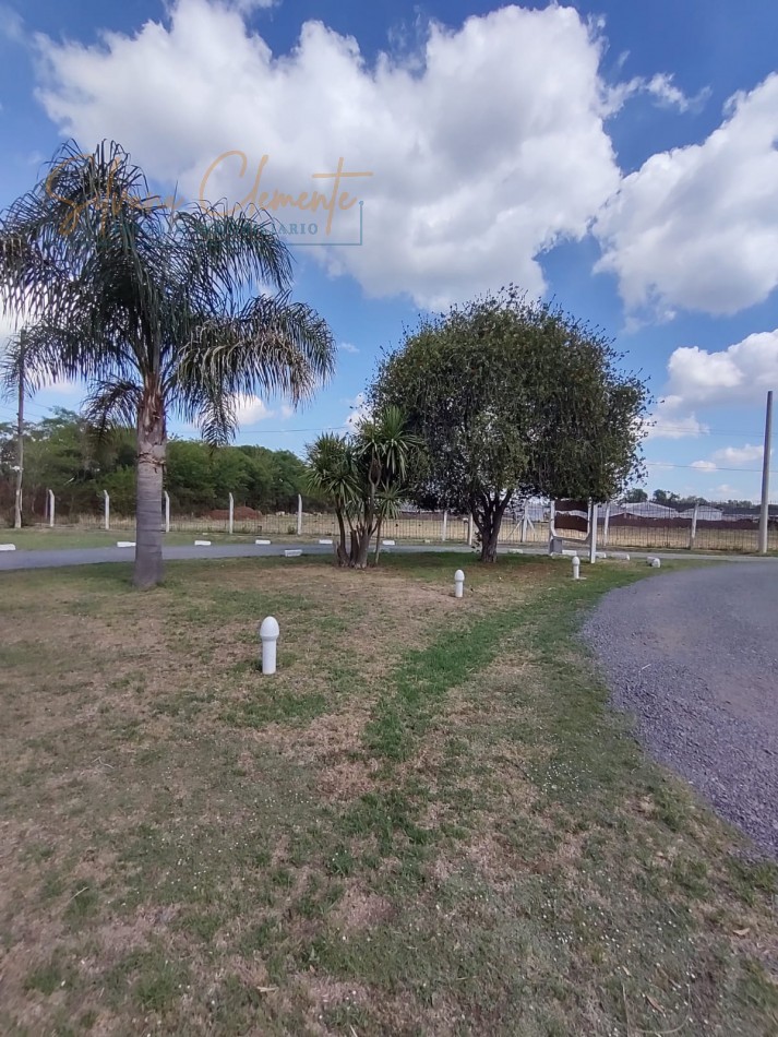Hermosa casa 4 ambientes sobre doble lote con parque, quincho y parrilla