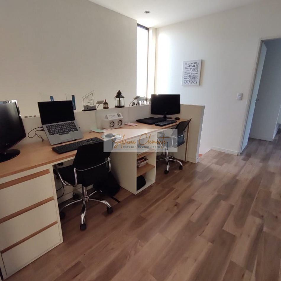 Hermosa casa 3 ambientes en dos plantas con parque parrilla y jacuzzi en Barrio Cerrado Escobar
