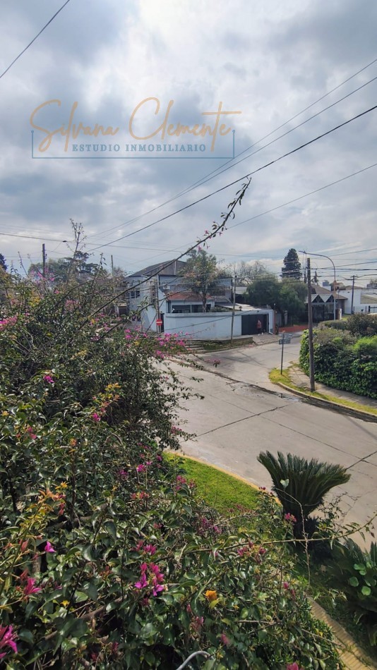 CASA EN BELLA VISTA CON DEPARTAMENTO INDEPENDIENTE, TERRAZA Y GARAJE