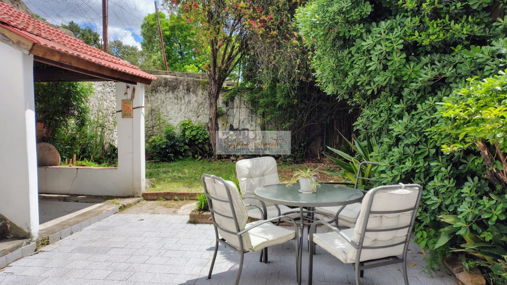 Casa 4 amb en lote propio con jardin y cochera en Velez Sarsfield