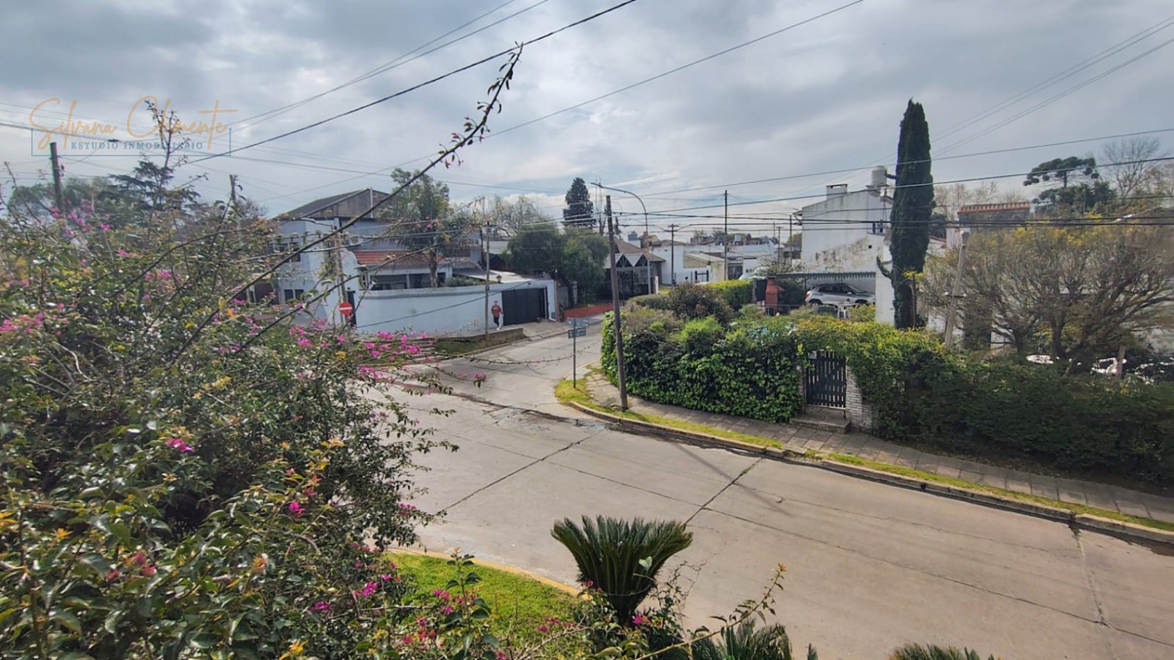 CASA EN BELLA VISTA CON DEPARTAMENTO INDEPENDIENTE, TERRAZA Y GARAJE