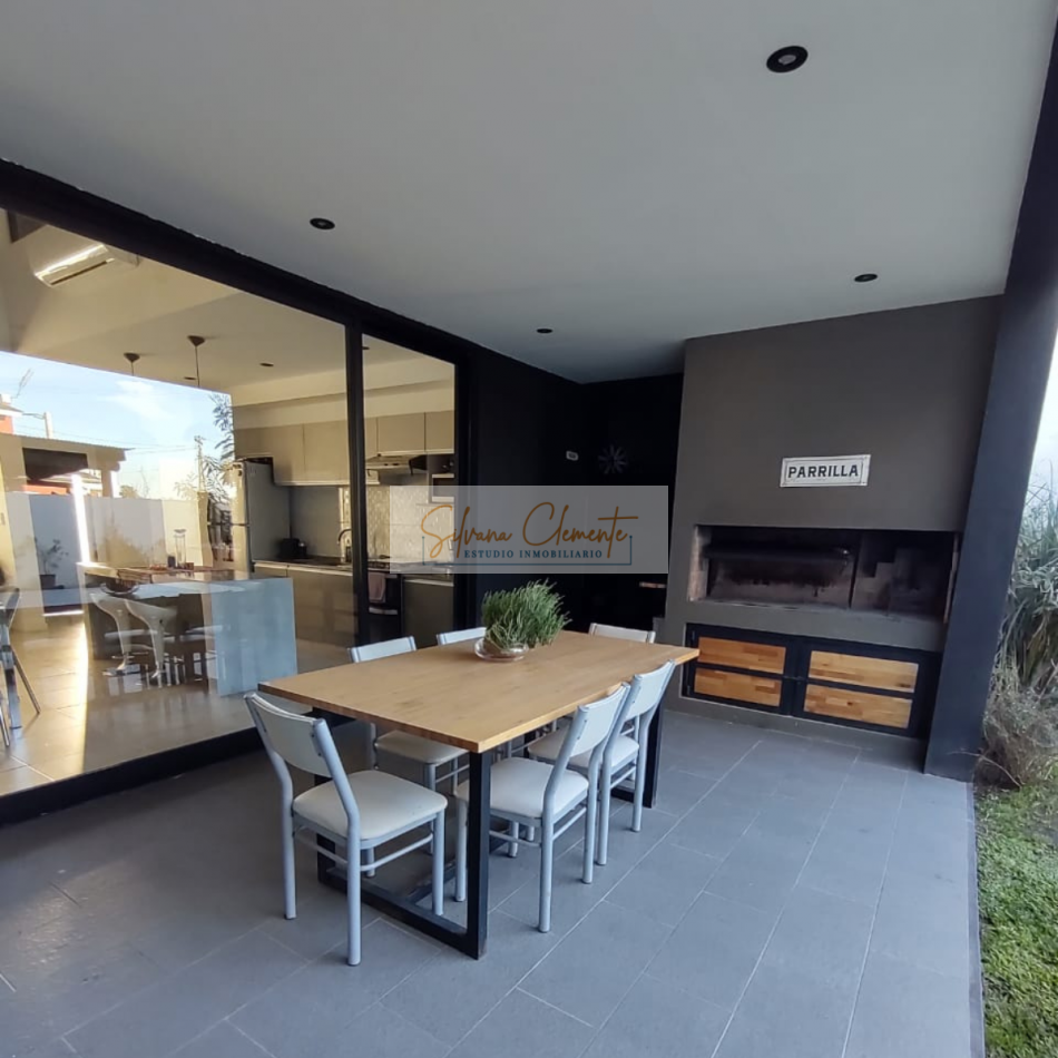 Hermosa casa 3 ambientes en dos plantas con parque parrilla y jacuzzi en Barrio Cerrado Escobar