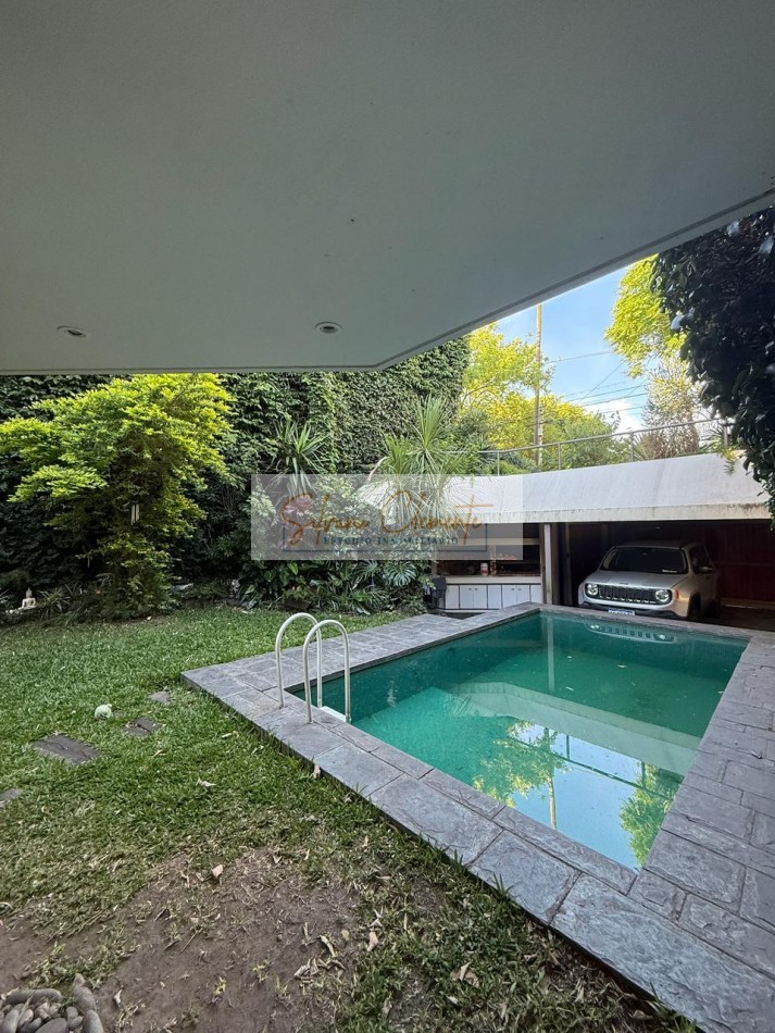 Casa 5 ambientes en Villa Devoto - Lote propio a dos calles