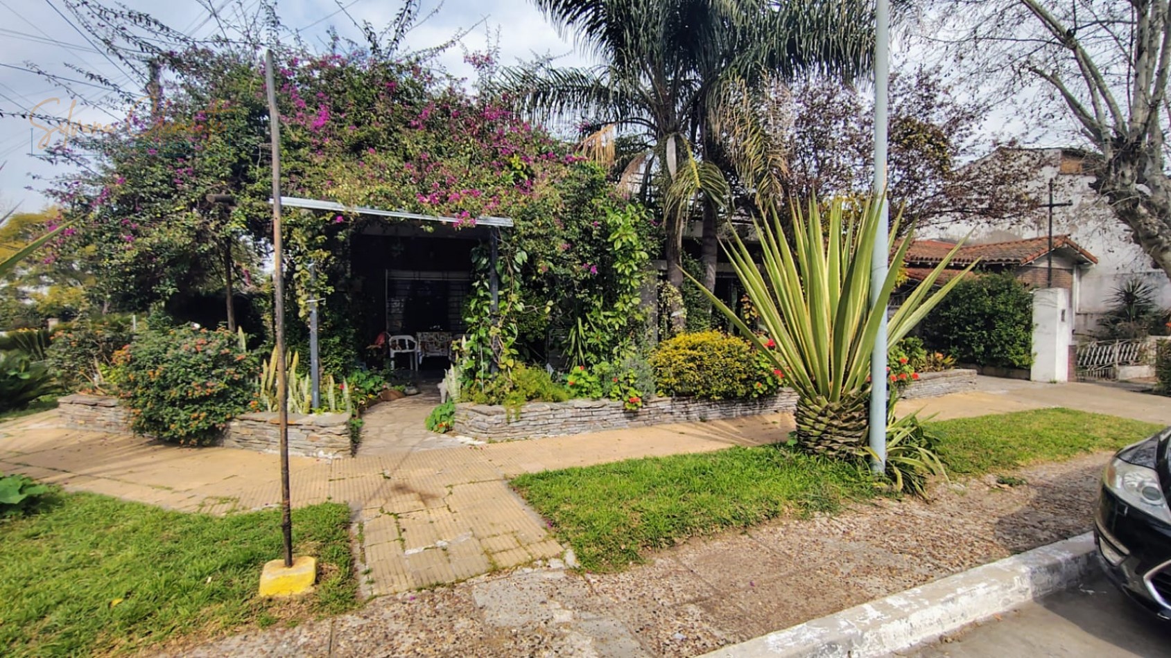 CASA EN BELLA VISTA CON DEPARTAMENTO INDEPENDIENTE, TERRAZA Y GARAJE