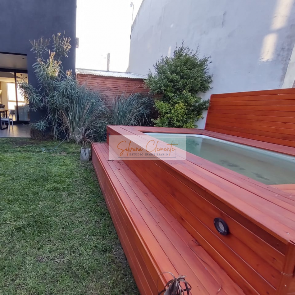 Hermosa casa 3 ambientes en dos plantas con parque parrilla y jacuzzi en Barrio Cerrado Escobar