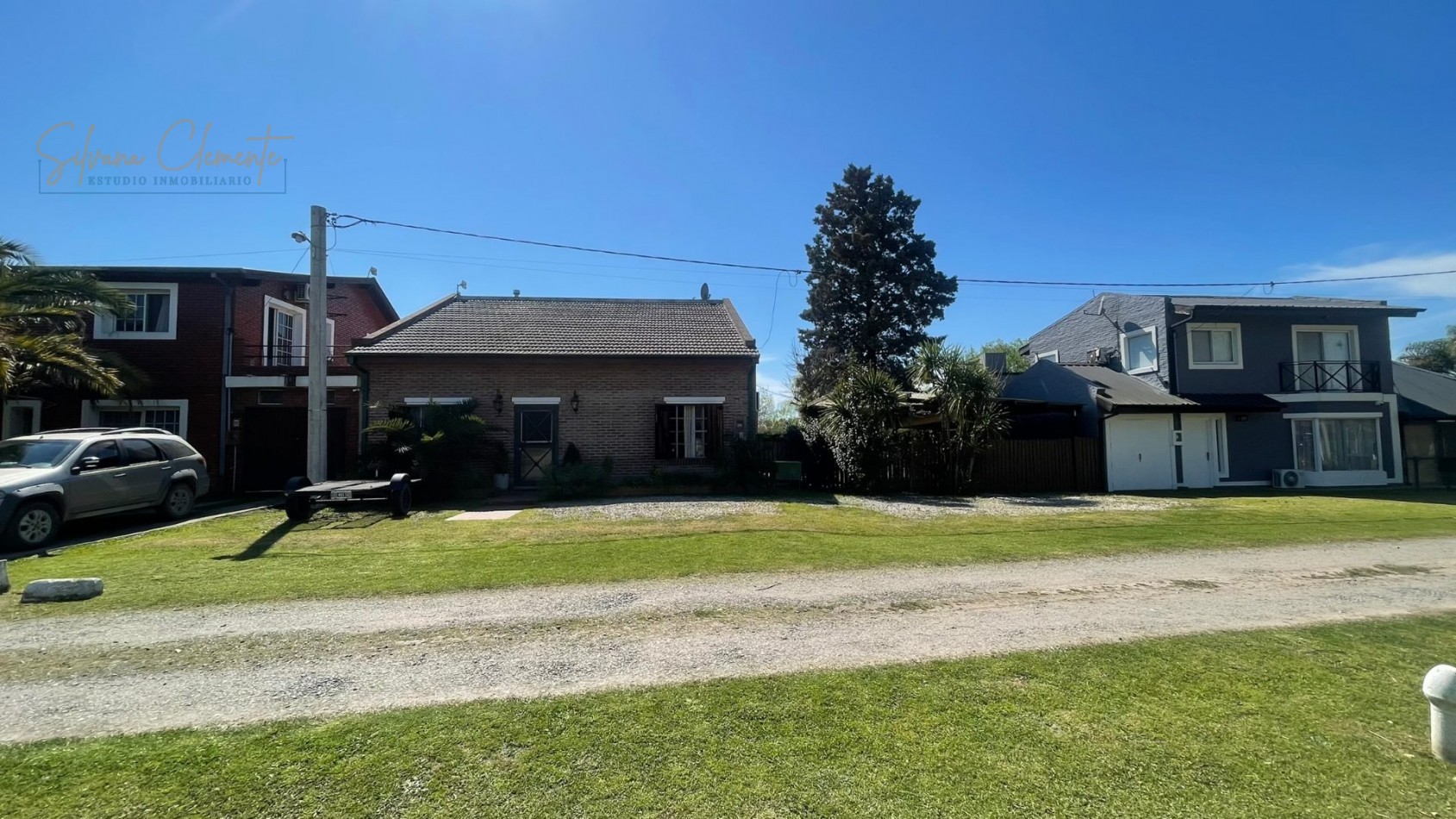 Hermosa casa 4 ambientes sobre doble lote con parque, quincho y parrilla