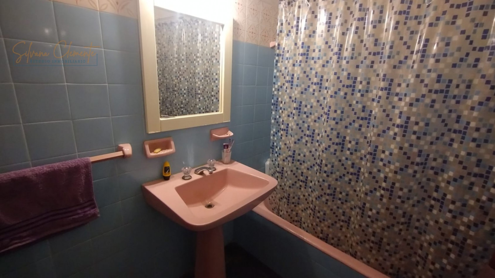 Casa en Castelar con Gran Fondo y Excelente Potencial A Modernizar