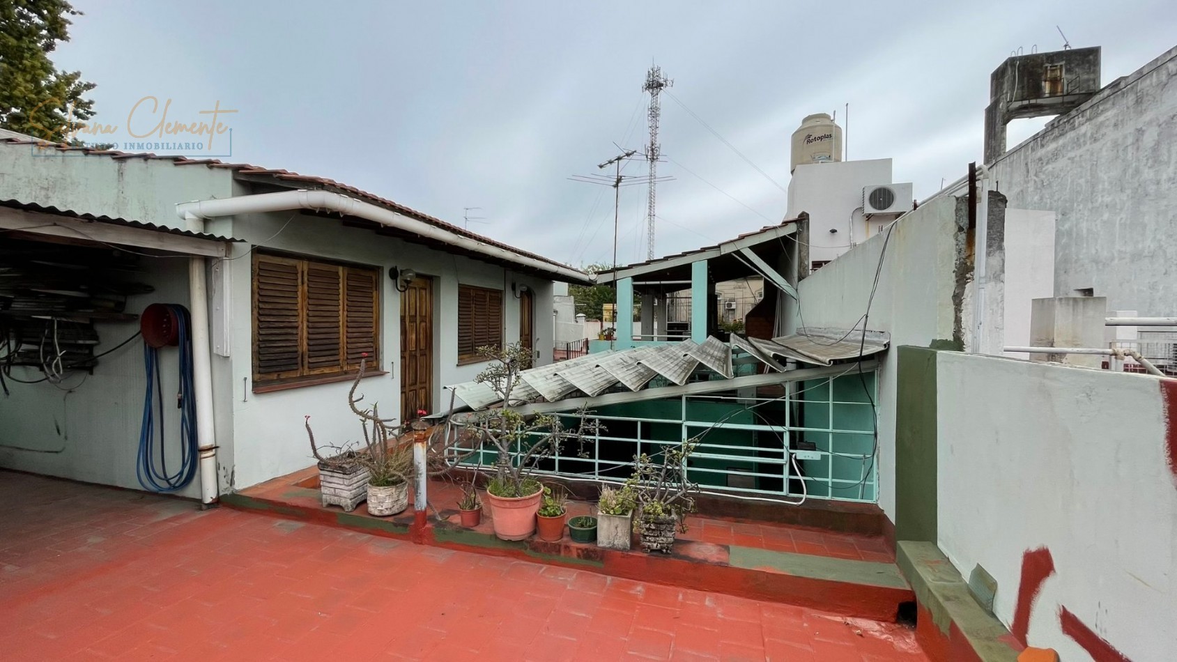 Casa en Lote Propio con 2 Viviendas y Potencial para 3 PH