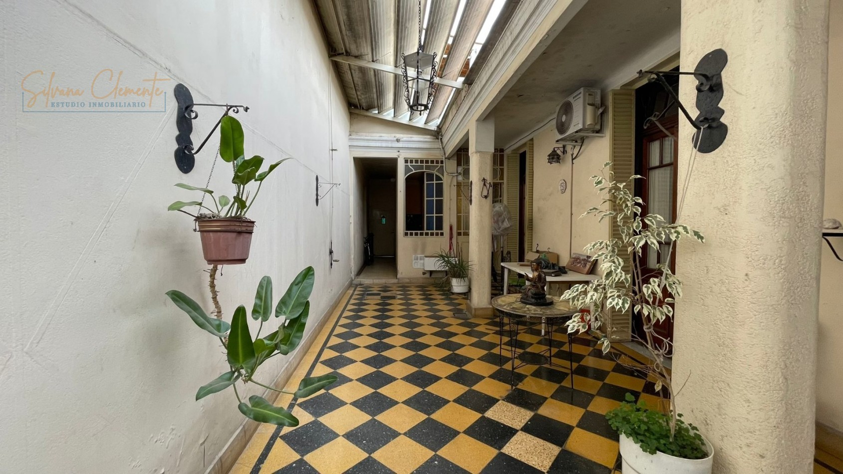 Casa en Lote Propio con 2 Viviendas y Potencial para 3 PH