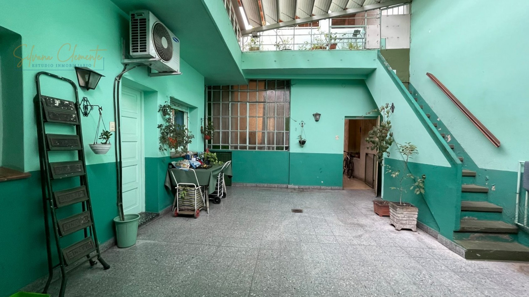 Casa en Lote Propio con 2 Viviendas y Potencial para 3 PH