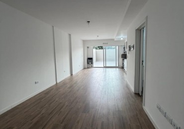 Unico Departamento 2 Amb. A Estrenar de mas de 90m2 y Dos Patios! Frente A Plaza