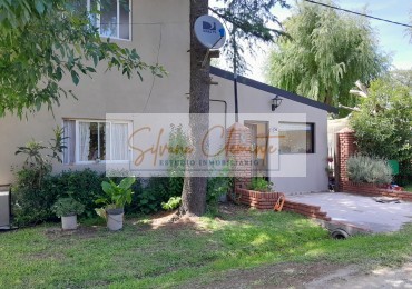 Divina casa 2 lotes, 3 ambientes con hermoso parque y pileta en Country Weekend Escobar