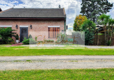 Hermosa casa 4 ambientes sobre doble lote con parque, quincho y parrilla